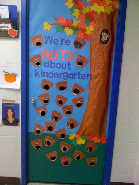 September Door! We're Nuts about Kindergarten! Fall Classroom Decorations Ideas, Door Decoration For Preschool, Kindergarten Classroom Door, Preschool Door Decorations, Kindergarten Door, Fall Classroom Door, Preschool Door, Kindergarten Bulletin Boards, November Books