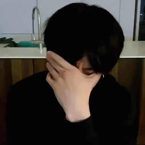 Jungkook Gifs Boyfriend, Smooch Kiss, Gif Jungkook, Jungkook Gifs, Funny Talking, Jungkook Gif, Video Team, Jungkook Funny, Banner Gif