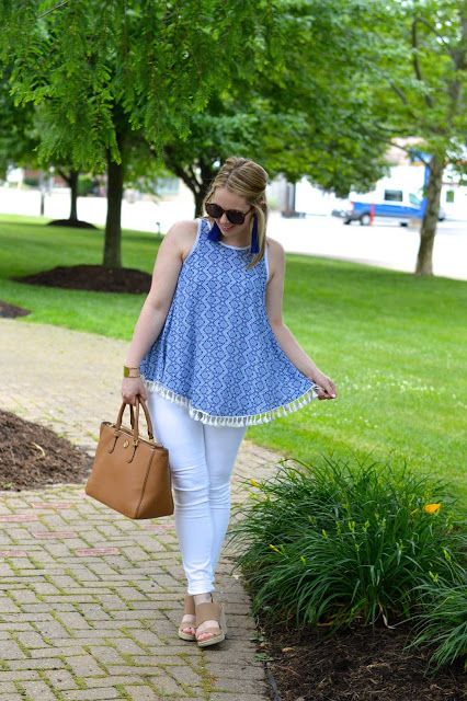 Monogrammed Cuff, Preppy Outfit Ideas, Karen Walker Sunglasses, Blue Tassel Earrings, Blonde Moments, Beige Wedges, White Jeans Outfit, Fashion Preppy, Jeans Beige