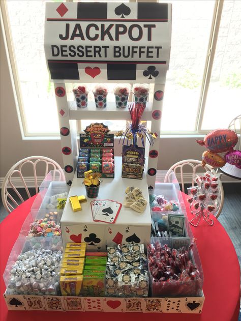 Casino Favors Ideas, Casino Candy Table Ideas, Casino Theme Candy Table, Jackpot Birthday Theme, Diy Poker Party Decorations, Casino Theme Food, Diy Casino Decorations, Poker Party Ideas Decoration, Casino Night Games