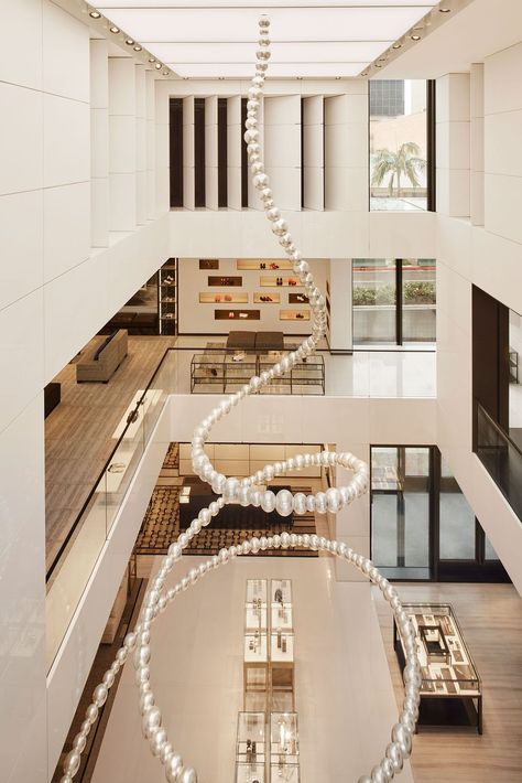 Chanel Store Interior, Pearl Sculpture, Strand Of Pearls, Case Study Houses, Chanel Boutique, Chanel Store, Store Interiors, Tv Awards, Contemporary Coffee Table