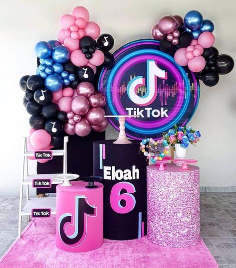 Tiktok Birthday, Girls First Birthday Cake, Sweet 16 Party Decorations, Disney Birthday Cakes, Baby Shower Crafts, Birthday Events, Birthday Balloon Decorations, 10th Birthday Parties, Glow Party