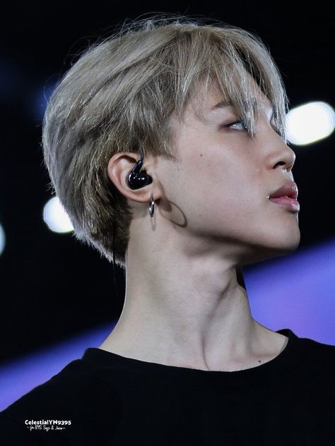 Jimin Jawline, Park Ji Min, Park Jimin Bts, Bts Pictures, Mochi, Korean Singer, Bts Jimin, Kim Namjoon, Park Jimin