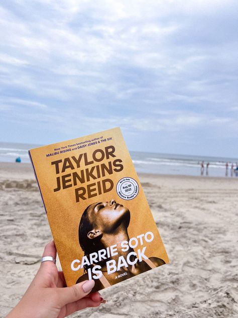 Carrie Soto Is Back Book Cover, Carrie Soto Is Back Book, Taylor Jenkins Reid Books, Carrie Soto Is Back, Summer Book List, Book Mood, Books 2024, Taylor Jenkins Reid, Book Tok