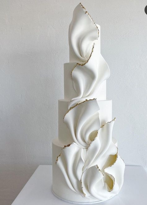 Tårta Design, Fancy Wedding Cakes, Elegant Birthday Cakes, Dream Wedding Cake, Dream Wedding Decorations, Luxury Wedding Cake, Creative Cake Decorating, White Wedding Cakes, Simple Wedding Cake