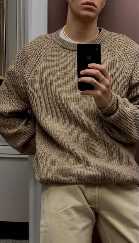 Soft Old Money Guys, Old Money Sweater, Fall Outfits Sweaters, Brown Sweater Outfit, Monaco Outfit, Softboy Outfits, Men Aesthetic Outfits, Casual Knitted Sweater, Sweater Outfits Men