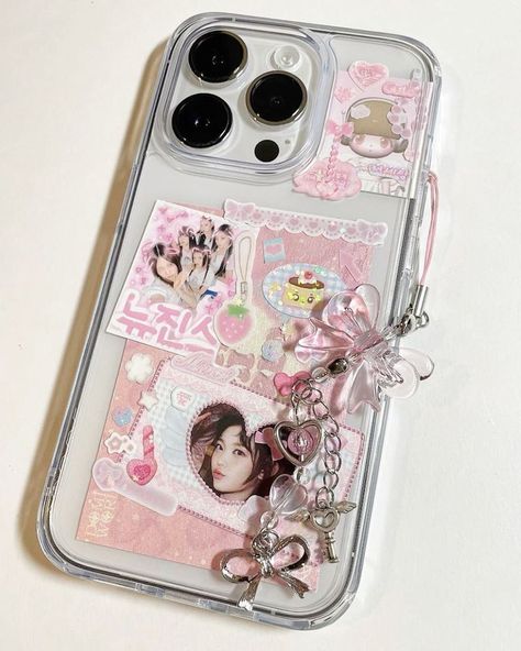 #pink #inspo #phone Iphone And Airpods, Iphone 13 Cases, Y2k Phone Case, Clear Phone Case Design, Kpop Phone Cases, Cute Ipad Cases, Produk Apple, Accessoires Iphone, Diy Case