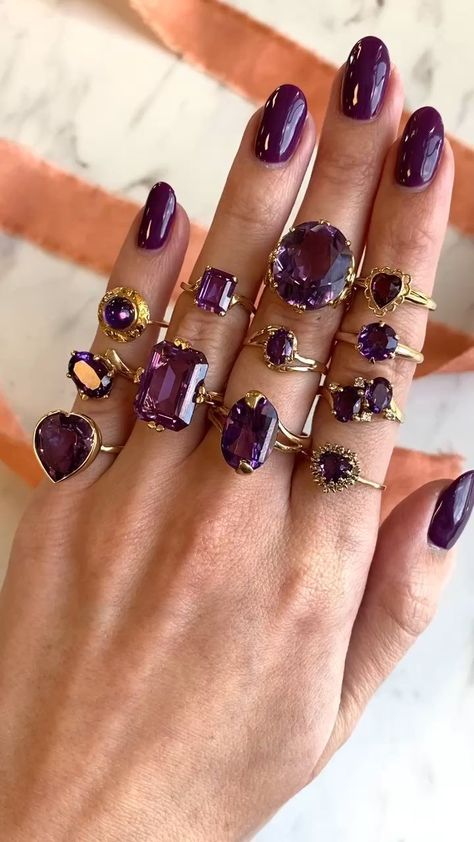 Amethysts, color change sapphires, and glass rings at Maejean Vintage! 💜 Обувь Air Jordan, Amanda Jean, Diy Wire Jewelry Rings, Purple Ring, Edwardian Art, Purple Rings, Gold Bride Jewelry, Purple Jewelry, Diamond Jewelry Designs