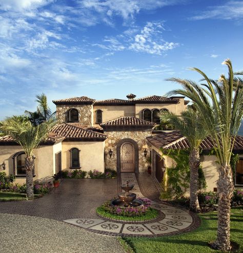 mediterranean architecture Style Toscan, Exterior Homes, Mediterranean Exterior, Mediterranean Mansion, Mediterranean House, Mediterranean Architecture, Mediterranean Style Homes, Mediterranean Design, Tuscan House