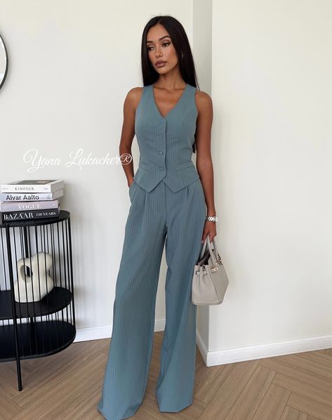 Pants And Vest Women, Vest Outfits For Women, Grad Outfits, Modest Casual Outfits, Cotton Outfit, Rich Women, Grad Dresses, Vest Outfits, Work Looks