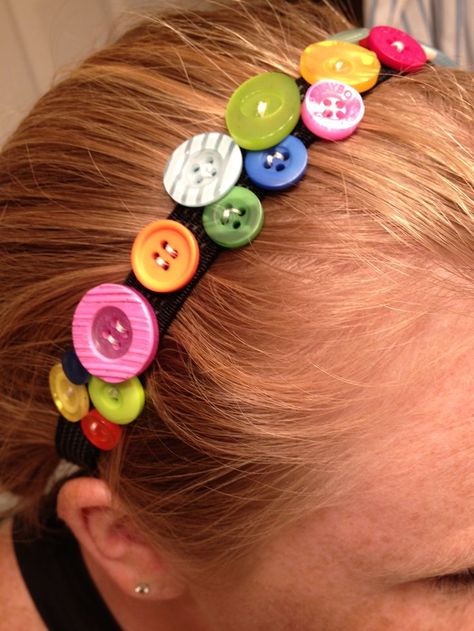 button+crafts+ideas | Via Jennifer Olives Button Craft Ideas, Buttons Crafts Diy, Button Creations, Button Headband, Button Craft, Diy Buttons, Funky Outfits, Button Art, Button Jewelry