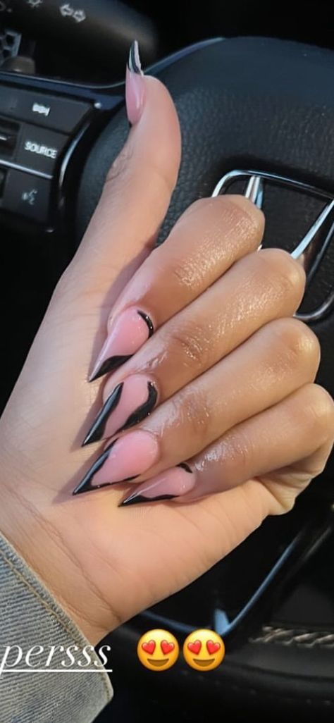 Black Stilleto Frenchies, Stiller Nails Ideas, Medium Stilleto Nail Design, Birthday Nails Stiletto Medium, Simple Nail Designs Stiletto, Black French Tip Nails Pointy, Stellitoes Nails Short, Nails Acrylic Sharp, Stelito Nails Short