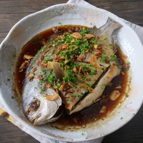 Steamed pompano with ginger sauce Steamed Pompano Fish Recipe, Baked Pompano Fish Recipe, Pampano Recipe Fish, Whole Fish Recipes Baked, Thai Fish Recipes, Steamed Pompano, Pampano Recipe, Sole Fish Recipes, Pompano Fish Recipe