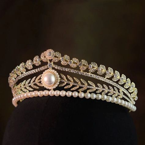 Tiara With Pearls, Pearl Tiara Wedding, Tiara Silver, Royal Crown Jewels, Crown Aesthetic, Tiara Hair, Vintage Tiara, Silver Tiara, Pearl Tiara