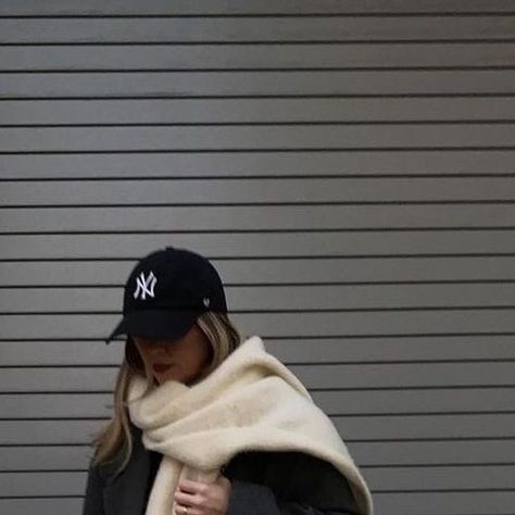 Luxevintage on Instagram: "Nothing like a cream oversized scarf to style cozy winter looks" Cream Scarf Outfit, Scarf Selfie, Baseball Hat Outfit, Oversize Scarf, Knitwear Outfit, Scarf Outfit, Oversized Scarf, Black Scarf, Outfits With Hats