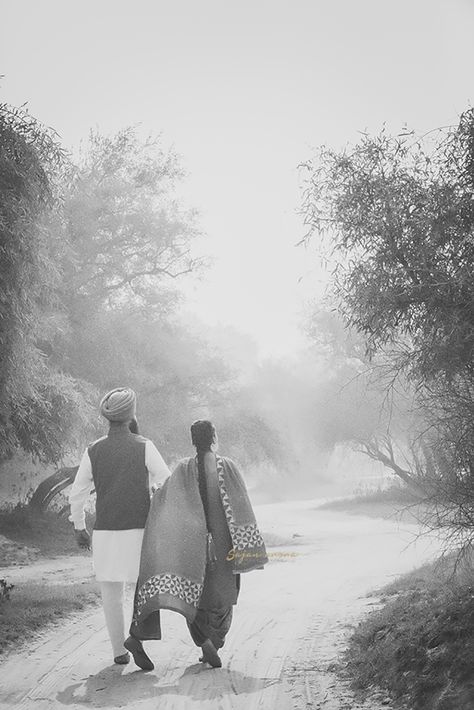 Punjabi Couple Aesthetic, Punjabi Pre Wedding Photoshoot, Punjabi Couples Pics, Punjabi Couple Photography, Punjabi Engagement, Traditional Shoot, Punjabi Aesthetic, Mother's Pic, Photo Editing Apps Iphone