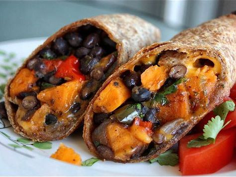 Sweet potato, black bean, and roasted pepper burritos seasoned with cilantro and lime & add pepper jack cheese. Sweet Potato Black Bean, Bean Burritos, Taco Pizza, Diner Recept, Think Food, Quesadillas, Whole Foods, Black Bean, Vegetarian Dishes