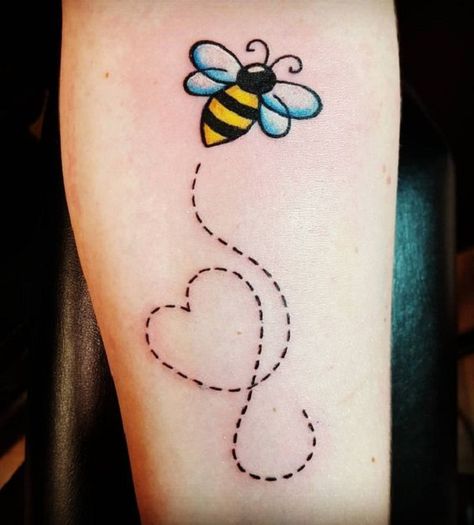 Cute Little Bee With Heart. As bee depicts love and affection, this tattoo is perfect for all the guys who are in love. Cute Bee Tattoo, Bee Tattoo Meaning, Bee Tattoo Ideas, Queen Bee Tattoo, Small Bee Tattoo, Honey Bee Tattoo, Bumble Bee Tattoo, Best Tattoos For Women, Bee Tattoo