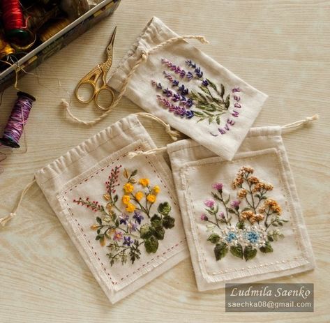 [CommissionsEarned] 81 Most Pinned Embroidery Patterns Tips and Tricks You'll Want To Use In No Time #embroiderypatterns Sewing Small Projects, Most Pinned, Hand Embroidery Patterns Flowers, Handmade Sewing, Handmade Embroidery Designs, Hand Embroidery Projects, Pola Sulam, Embroidery Bags, Small Sewing Projects