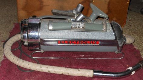 Antique Knowledge, How Old Am I, Electrolux Vacuum, Antique Boutique, Modernist Furniture, Vacuum Cleaners, Vacuums, The History, Vacuum Cleaner