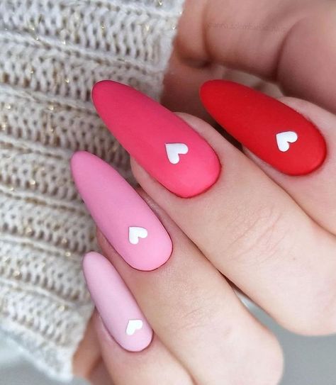 47 Heart Nails of 2024 to Fall In Absolute Love With! Simple Heart Nails, Nail Equipment, Heart Nail Designs, Elegant Nail Art, Abstract Nail Art, Love Fest, Heart Nails, Romantic Dates, Valentine's Day Nails