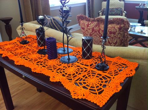 Halloween Table Runner Halloween Runner, Halloween Table Runner, Halloween Crafts Preschool, Crochet Placemat Patterns, Crochet Table Mat, Crochet Mat, Halloween Table Runners, Popular Crochet, Crochet Table Runner Pattern