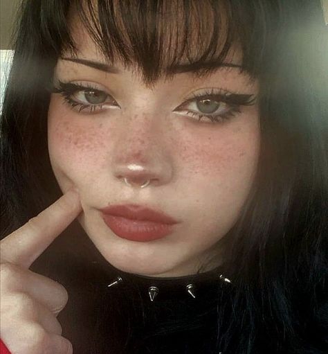 Simple Makeup Ideas, Makeup For School, Grunge Girls, E Girl Makeup, Egirl Makeup, Elegantes Makeup, Ideas De Maquillaje Natural, Punk Makeup, Alt Makeup