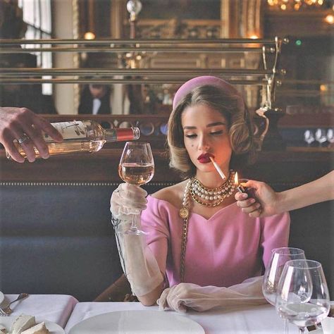 ♡♡HoneyBunny♡♡ comms closed tysm! on Twitter: "Huh well https://t.co/ylgxLnMexY… " Photographie Glamour Vintage, Mode Poses, Stile Blair Waldorf, Foto Glamour, Mode Glamour, Boujee Aesthetic, Photographie Portrait Inspiration, Photographie Inspo, Foto Tips