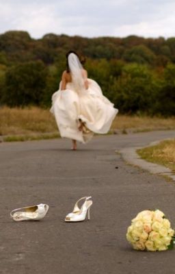 The Runaway Bride... #wattpad #fanfiction Runaway Bride, Bride Photoshoot, Engagement Inspo, Big Love, Bridal Portraits, Styled Shoot, Fine Art Photography, Wedding Inspo, The Bride