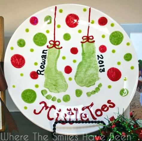 Keepsakes For Kids, Mistletoes Footprint Craft, Mistletoe Footprint, Baby Christmas Crafts, Christmas Gift Ideas For Kids, Ornaments Diy Kids, Footprint Crafts, Grandmas Christmas, Gift Ideas For Kids