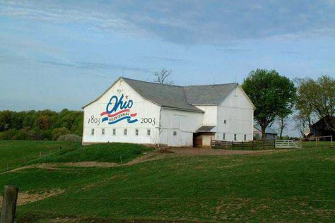 Carroll County - 252 Waynesburg Rd.; Intersection of SR 43 and 171, about two miles north of Carrollton Watercolor Barns, Barn Pictures, Barn Signs, Country Barns, Barn Art, Farm Buildings, Ohio River, Old Barns, Barn Quilts