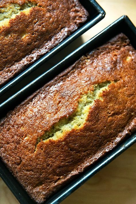 Mrs. Myers's Sweet and Moist Banana Bread | Alexandra's Kitchen Easy Thanksgiving Dessert, Thanksgiving Dessert Ideas, Banana Bread Recipe Easy Moist, Belly Pouch, Super Moist Banana Bread, Butter Cakes, Banana Loaf, The Best Banana Bread, Banana Buttermilk