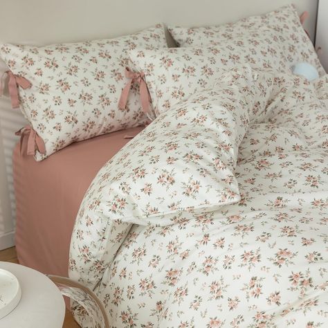 VM VOUGEMARKET Pink Flower Duvet Cover Set Twin 3 Pieces Girls Cottagecore Bedding Set 100% Cotton Peach Floral Comforter Cover with Zipper Closure,Vintage Country Bedding-68x86 Inch Cottagecore Bedding, Ruffle Pillow, Floral Comforter, Vintage Pillow Covers, Queen Bedding Sets, Europe Fashion, Flat Bed, Bed Sets, Bed Linen Sets