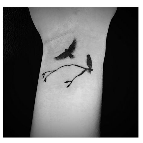 Mini Raven Tattoo, Crow Collarbone Tattoo, Raven Wrist Tattoo, Crow Tatoos Woman, Small Raven Tattoos For Women, Simple Crow Tattoo, Simple Raven Tattoo, Small Crow Tattoo, Small Raven Tattoo