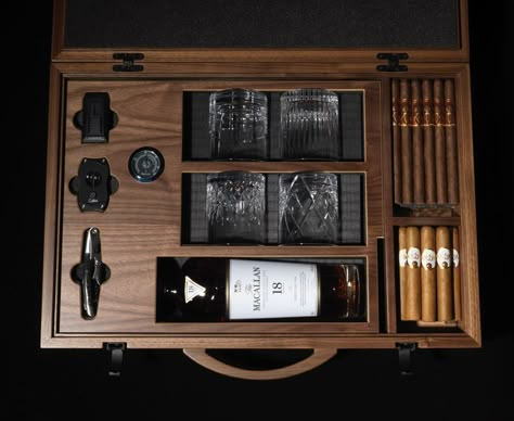 portable cigar humidor gift box Custom Humidor, Whiskey Gift Box, Luxury Box Design, Bourbon Gifts, Travel Bar, Groomsmen Gift Box, Custom Wine Cellars, Whiskey Set, Wood Gift Box