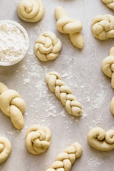 Roll Shapes, Bread Shapes, Shaped Bread, Dinner Roll, Baked Good, Handle The Heat, Braided Bread, Bread Shaping, Kneading Dough