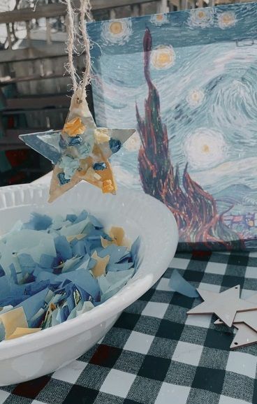 This fun starry starry night craft is perfect for kids. #kidscrafts #birthday #kidparty #craftideas #art Starry Night Craft, Kids Art Birthday Party, Art Themed Birthday Party Ideas, Pretty Balloons, Starry Starry Night, Birthday 5, Farm Themed Birthday Party, Monster Trucks Birthday Party, Starry Night Painting