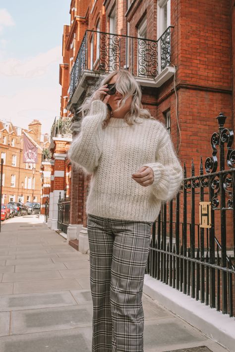 Swapping Jeans For Checked Trousers –  12 Of The Best Checked Trousers Outfit Classy, How To Style Checked Trousers, Check Trousers Outfit, Checked Trousers Outfit Winter, Check Trousers, Checkered Trousers Outfits, Checkered Trousers, Trouser Outfit, Checked Trousers