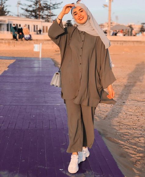 Muslimah Fashion Casual, Outfits Muslim, Simple Dress Casual, Hijab Fashion Summer, Modest Casual Outfits, Mode Hijabi, Mode Turban, Modest Fashion Hijab, Muslim Outfits Casual