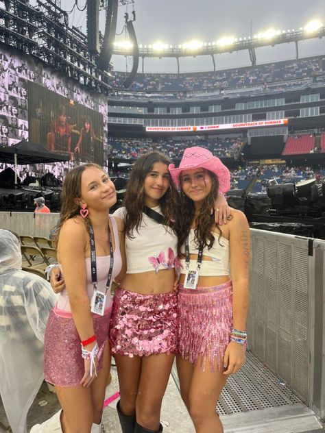 Glitter Country Concert Outfit, Eras Tour Outfits Group Of 3, Tinsel Skirt Outfit, Eras Tour Group Outfit Ideas, Pink Friday 2 Tour Outfits, Eras Tour Trio Fits, Eras Tour Outfits For 3 People, Eras Tour Outfits Skirt, Lover Era Accessories