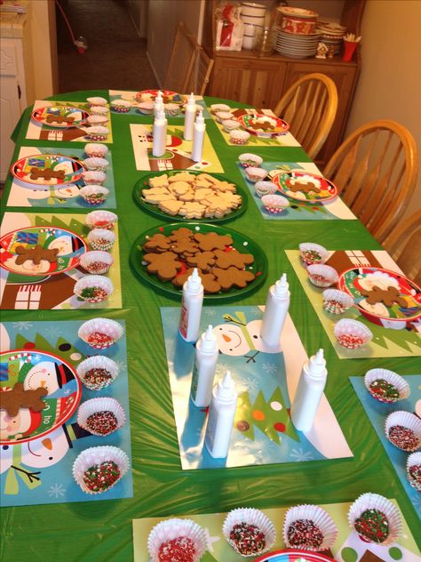 Our Girl Scout holiday cookie decorating party! We had so much fun!  Could tie this into a Service Project for the Considerate and Caring petal.... Holiday Cookie Decorating, Christmas Cookie Party, Christmas Tea Party, Gingerbread House Parties, Gingerbread Party, Cookie Decorating Party, Awards Party, Decorating Party, Kids Christmas Party