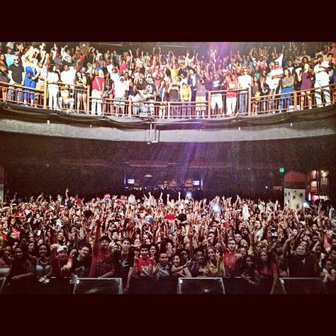 Stage view of audience Aesthetic Future, Crowd Drawing, I Am A Singer, Aesthetic Concert, Career Lifestyle, Concert Crowd, Big Crowd, Stage Background, Vision Board Pictures