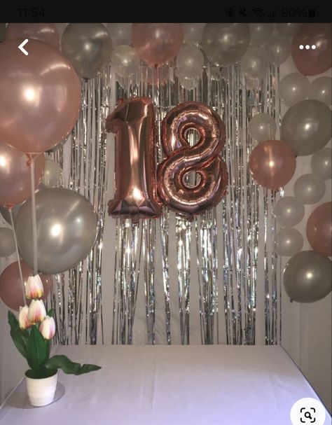 Balloon Centerpieces Diy, 17 Doğum Günü, Surprise Birthday Decorations, 18th Birthday Party Themes, Birthday Decorations At Home, 18th Birthday Decorations, Simple Birthday Party, Birthday Room Decorations, Simple Birthday Decorations