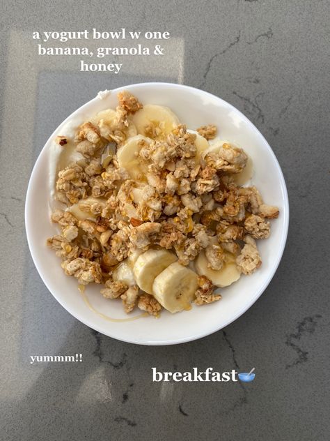 Granola Banana Recipe, Yogurt Bowl With Granola, Granola With Yogurt Breakfast Ideas, Banana Bowl Recipe, Banana Granola Yogurt Bowl, Granola Cereal Bowl, Granola Bowl Recipes, Greek Yogurt Granola Bowl, Yogurt And Granola Bowl