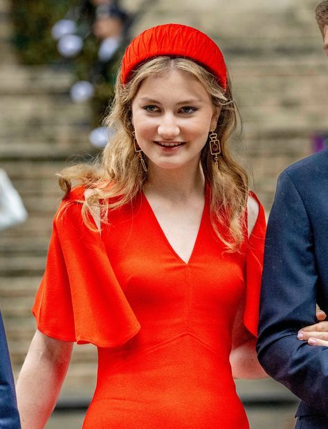 Princess Elisabeth Of Belgium, Vintage Photography Women, Lovely Princess, Royal Portraits, Pearl Bridal Headband, Princess Elizabeth, Silk Headband, Princess Eugenie, Family Fashion