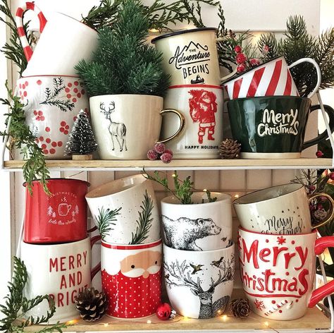 🍂 Caro From Woodland 🌿 on Instagram: “🌲MUGS DE NOËL 🌲 Il y les mugs toute l’année et il y a les mugs de noël 🎄 C’est vraiment une catégorie de mugs à part pour moi et je les…” Mug Noel, Christmas Cups, Merry Christmas Happy Holidays, Christmas Cup, Christmas On A Budget, Christmas Feeling, Christmas Gifts For Girls, Noel Christmas, Merry Little Christmas