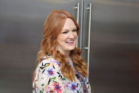 The Pioneer Woman Ree Drummond is known for her "perfect" recipes and here are 11 most popular ones according to Food Network viewers. Pioneer Woman Blog, Cornmeal Waffles, Pioneer Woman Dishes, Rainbow Waffles, Pioneer Woman Ree Drummond, Buffalo Chicken Salad, Food Network Star, Easy Chicken Pot Pie, Pioneer Woman Recipes