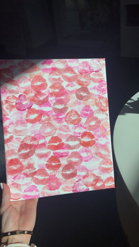 Valentines Gift For Boyfriend Canvas, Things To Paint On Canvas Easy Valentines, Lipstick Art Canvas Kiss, Lipstick Painting Canvas, Kissing Canvas Painting Ideas, Diy Valentines Canvas Art, Bestie Painting Ideas Easy, Lipstick Kiss Painting, Kiss Painting For Boyfriend