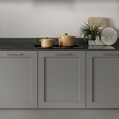 Kitchen Ideas With Black Worktop, Grey Worktop Kitchen, Slate Grey Kitchen, Howdens Chilcomb, Kitchen Unit Handles, Kitchen Cabinets Handles, Grey Painted Kitchen, Repainting Kitchen Cabinets, Modern Shaker Kitchen