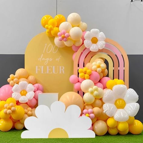 Daisy Balloon Garland, Flower Party Decorations, Retro Baby Showers, Baby First Birthday Themes, Flower Birthday Party, Hippie Birthday, Baby Birthday Themes, Sunshine Birthday, Birthday Party Theme Decorations